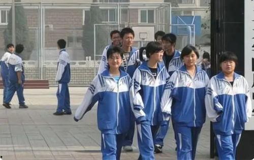 深圳学生校服吃瓜,揭秘校服背后的故事与争议