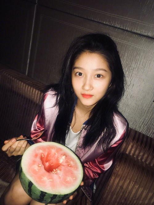 代言人吃瓜,代言人跨界吃瓜,趣味横生引关注